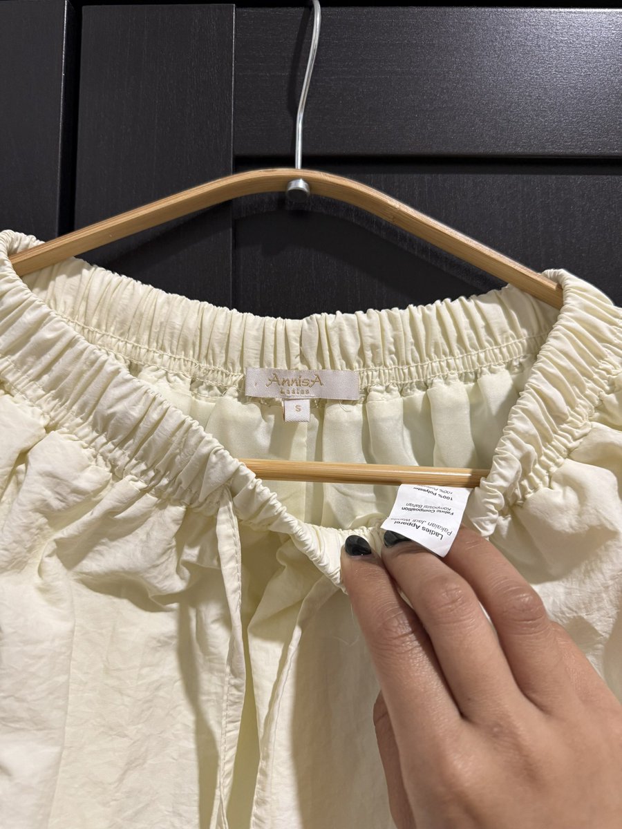 criesforjeno's tweet photo. WTS Rok parasut / crinckle skirt panjang karet broken white / gading putih gajah / ivory

🏷️ 150K
✏️ Size : S, tapi bb 60 bisa pakai
🧵 Kondisi: no minus, baru 1x pakai

🤍 DM kalau mau! https://t.co/Ifc3S5U6SX