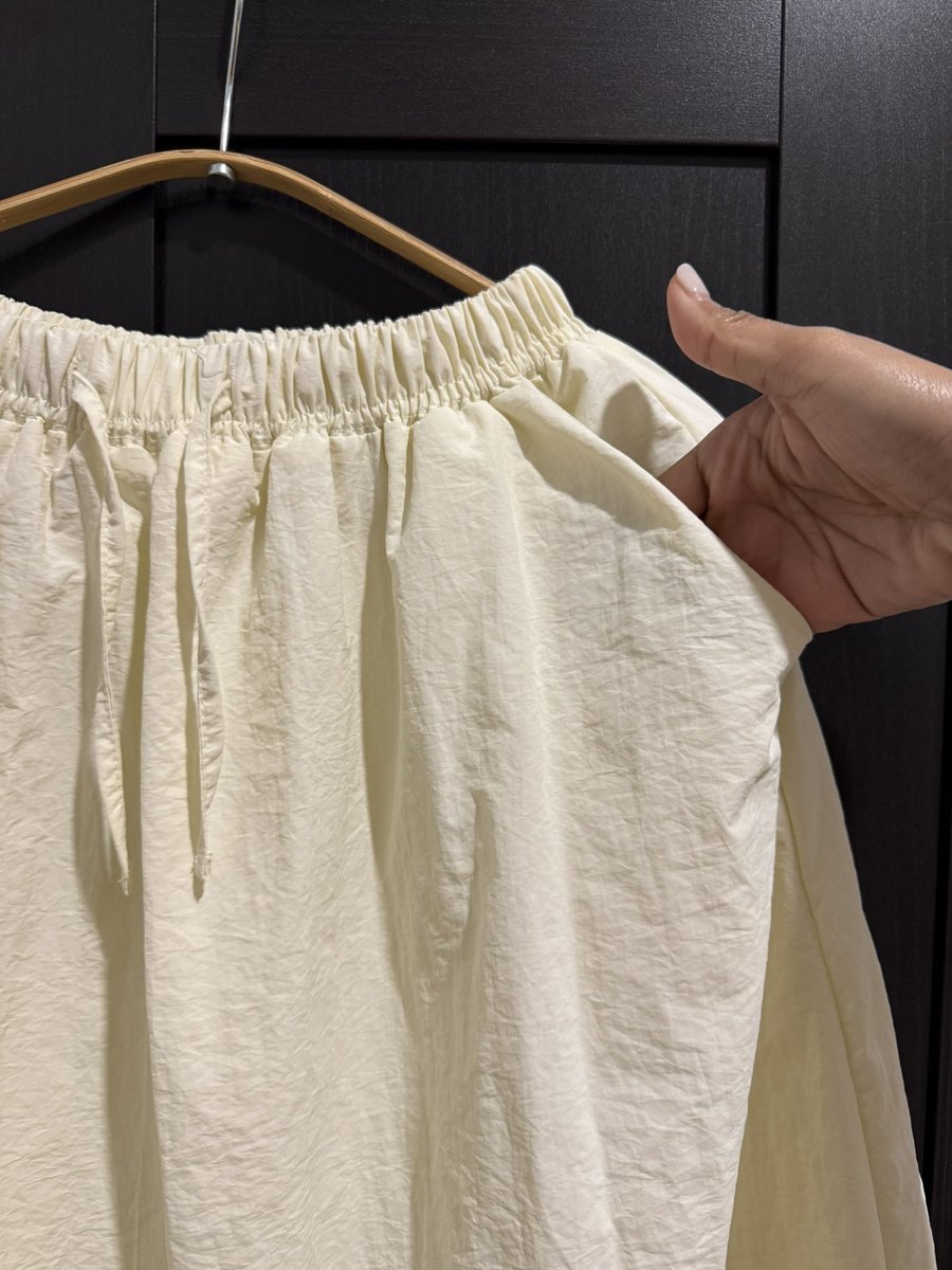 criesforjeno's tweet photo. WTS Rok parasut / crinckle skirt panjang karet broken white / gading putih gajah / ivory

🏷️ 150K
✏️ Size : S, tapi bb 60 bisa pakai
🧵 Kondisi: no minus, baru 1x pakai

🤍 DM kalau mau! https://t.co/Ifc3S5U6SX