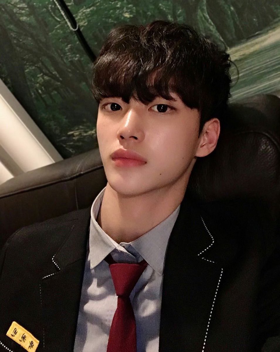 ishiteruyobabe's tweet photo. วัยเรียน                                   วัยทำงาน https://t.co/XNtrXO4Mgh