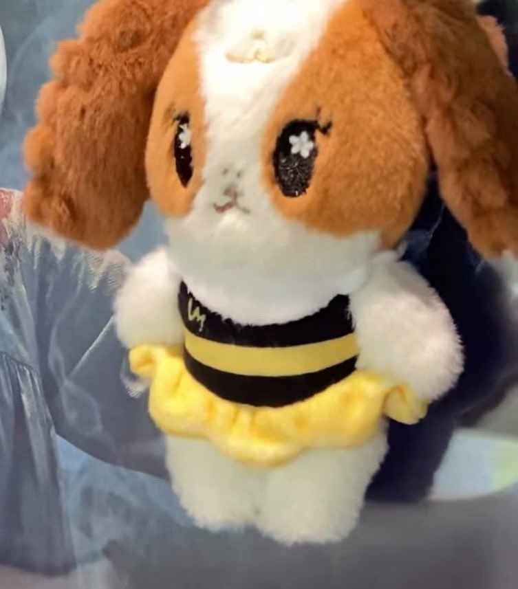 viewjanclub's tweet photo. 🐶🐝: mami mumu please save me

#ViewMim #วิวมิ้ม #VIMMY https://t.co/Dr6fpapNER