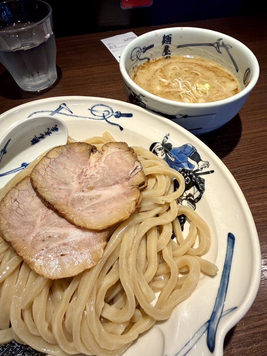 activefellowskt's tweet photo. 東京ランチ一発目は、浜松町の「麺屋武蔵」にて。
濃厚つけ麺をずるずる…と。#麺屋武蔵 #濃厚つけ麺 https://t.co/9Kitg97HsM