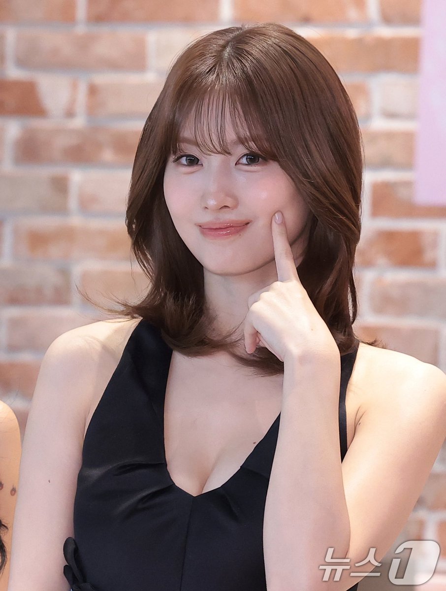 Post by momo on X: 🤏🏻