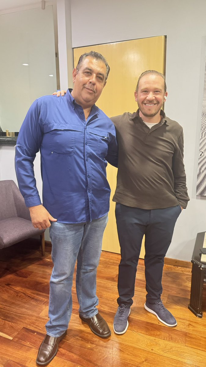 alfonsolopezbl's tweet photo. Un gusto reunirme con Santiago Taboada @STaboadaMx . Diálogo y trabajo por un mejor México. 🇲🇽

#SantiagoTaboada #PAN #México #Coahuila #AlfonsoLópezBlanco #ALB https://t.co/XMULKBSUyT