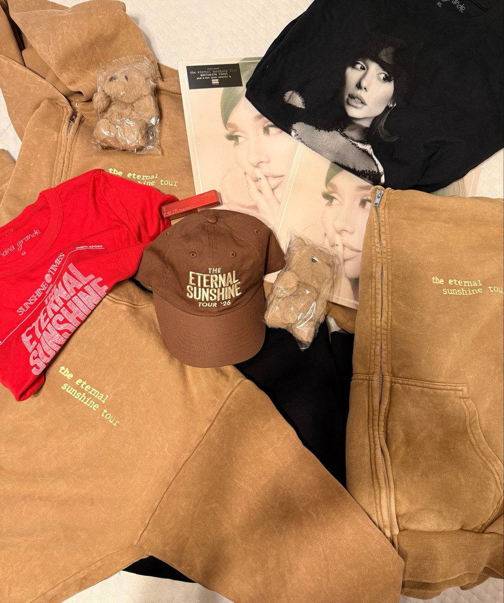 socaIval's tweet photo. ariana pop up haul from today is insane! feeling extremely grateful https://t.co/Eek8bgQa4U