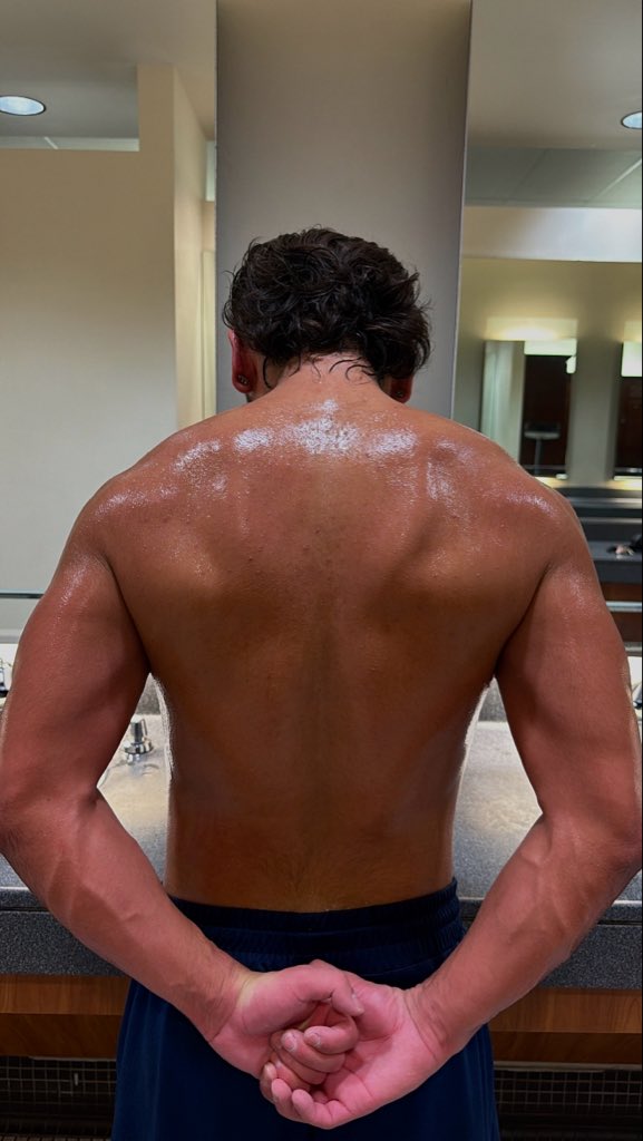 techn0snob's tweet photo. Back day #gym #fitness #gaylatin https://t.co/T1mWYHYfeJ