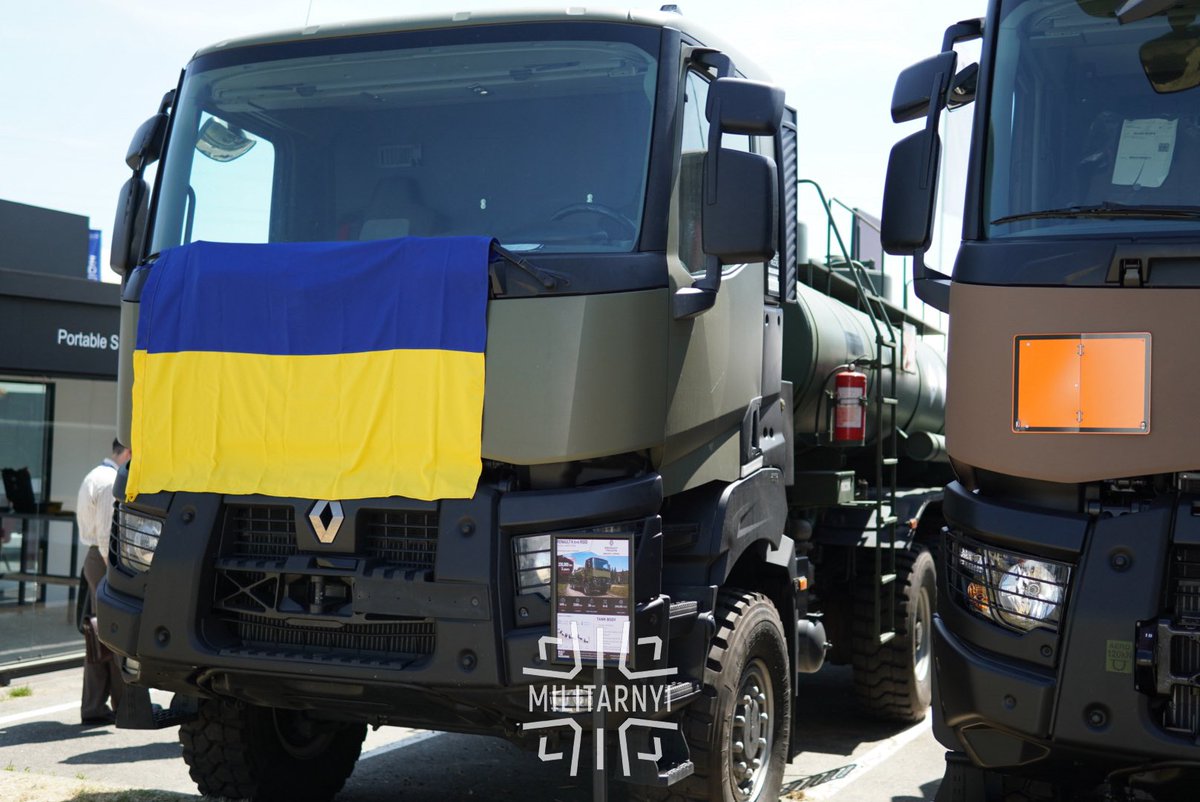 KK_NewsNetwork's tweet photo. フランスのウクライナ支援

フランスのルノー車を基に製造された燃料タンクローリーが、2022年にウクライナに移送されて以来、修理なしですでに22万キロメートルを走行したと、フランス企業ルノートラックの代表が報告した。

「これは1日あたり約200キロメートルに相当します。ウクライナ防衛軍への燃料供給ミッションが1,000回以上です」と彼女は付け加えた。