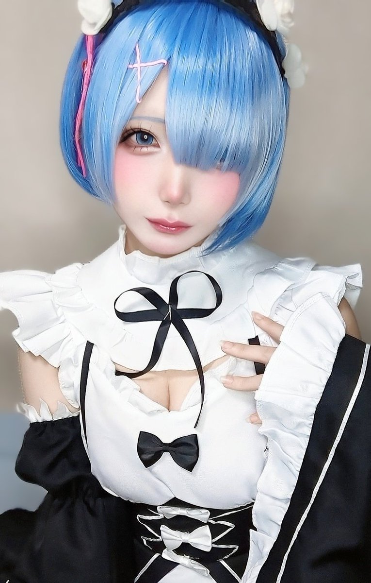 siarusia96's tweet photo. 【Cosplay】
.
だって、未来のお話は
笑いながらじゃなきゃ駄目なんですよ
.
Re:ゼロから始める異世界生活／レム https://t.co/iwHCUeIuNJ