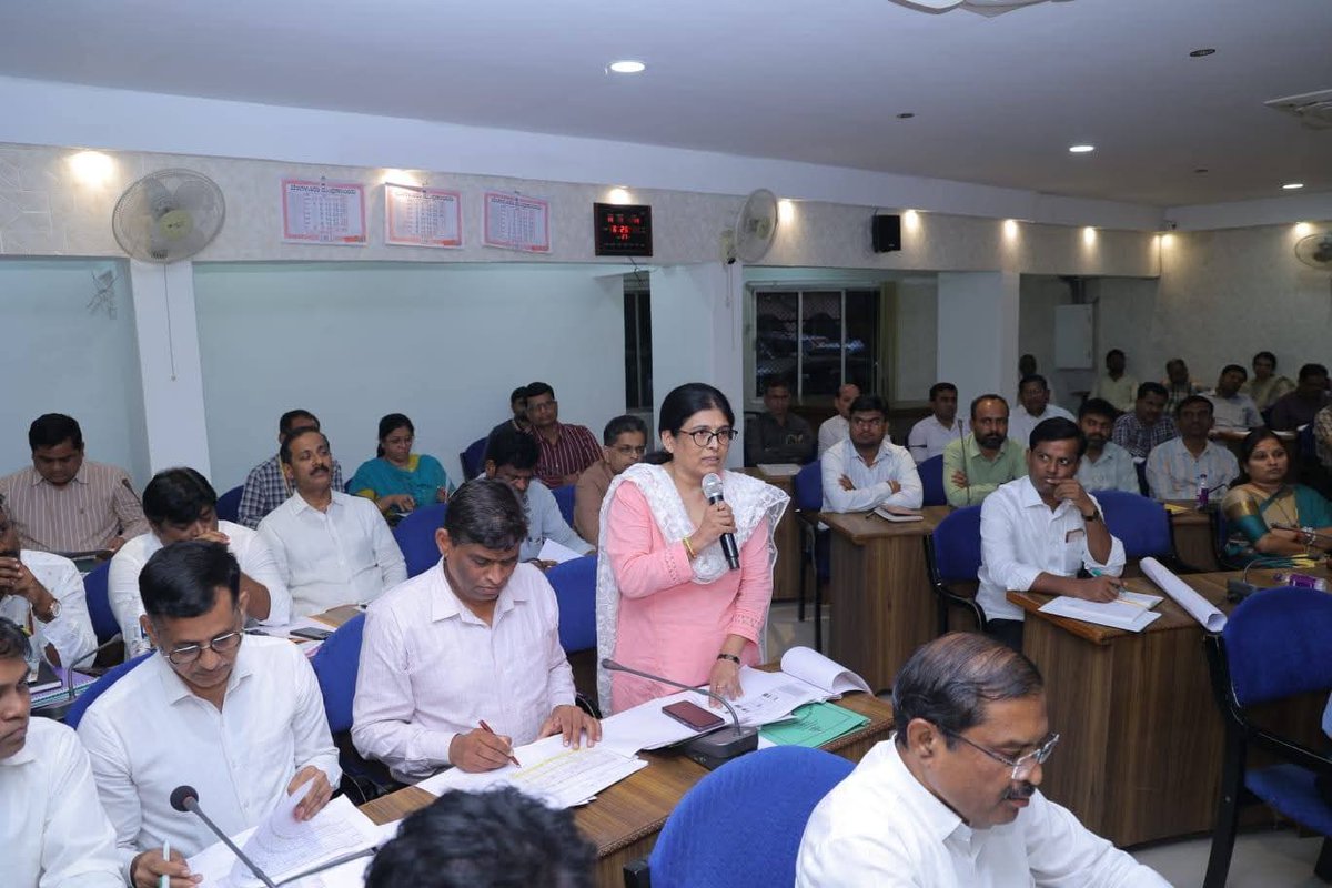 ceozpbidar's tweet photo. ದಿನಾಂಕ - 15.06.2026 ರಂದು ಜಿಲ್ಲಾ ಪಂಚಾಯತ ಬೀದರ ಕಚೇರಿ ಸಭಾಂಗಣದಲ್ಲಿ, ಮಾನ್ಯ ಗ್ರಾಮೀಣಾಭಿವೃದ್ಧಿ ಮತ್ತು ಪಂಚಾಯತ್ ರಾಜ್ ಇಲಾಖೆ ಸಚಿವರ ಅಧ್ಯಕ್ಷತೆಯಲ್ಲಿ ಜರುಗಿದ, ವಿವಿಧ ಯೋಜನೆಗಳ ಪ್ರಗತಿ ಪರಿಶೀಲನಾ ಸಭೆಯಲ್ಲಿ ಭಾಗವಹಿಸಲಾಯಿತು.@SagarKhandre12 @eshwar_khandre https://t.co/mdTg0mlDZA