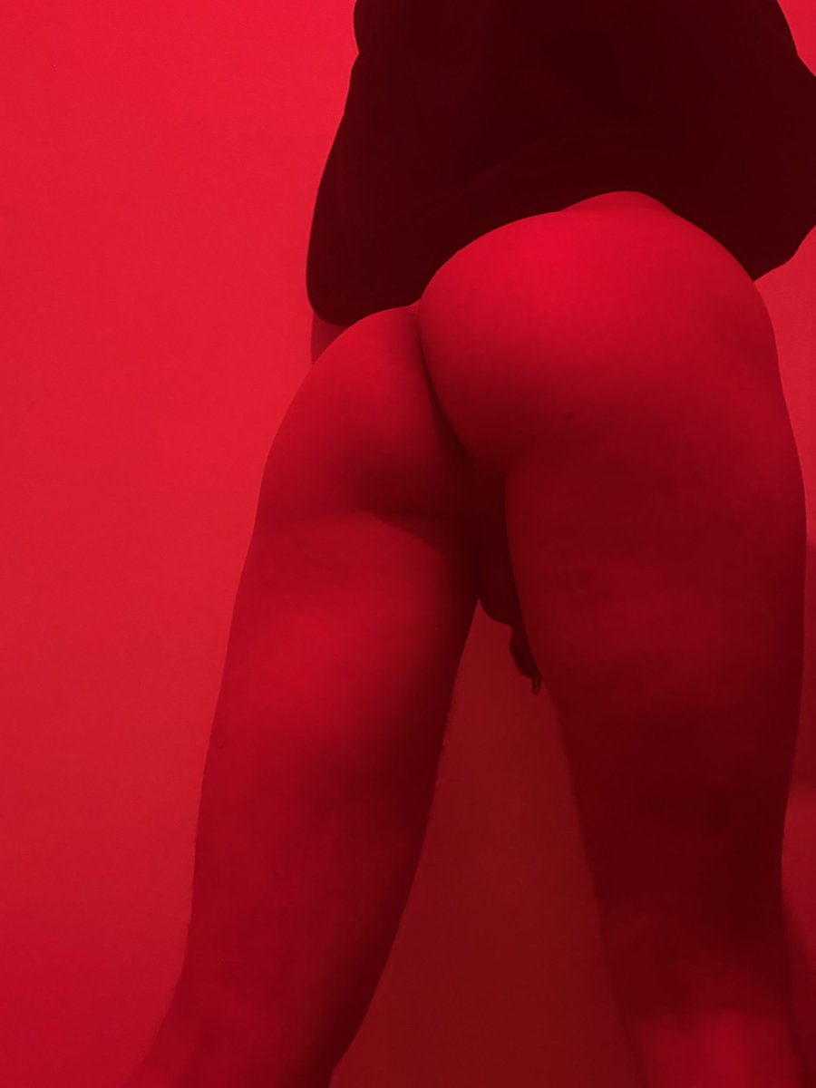 maleficentside's tweet photo. Tu aimes la vue d’où t’es ? 

#rt #femboy #trav #hot #sexy https://t.co/HLd9UNZW1Z