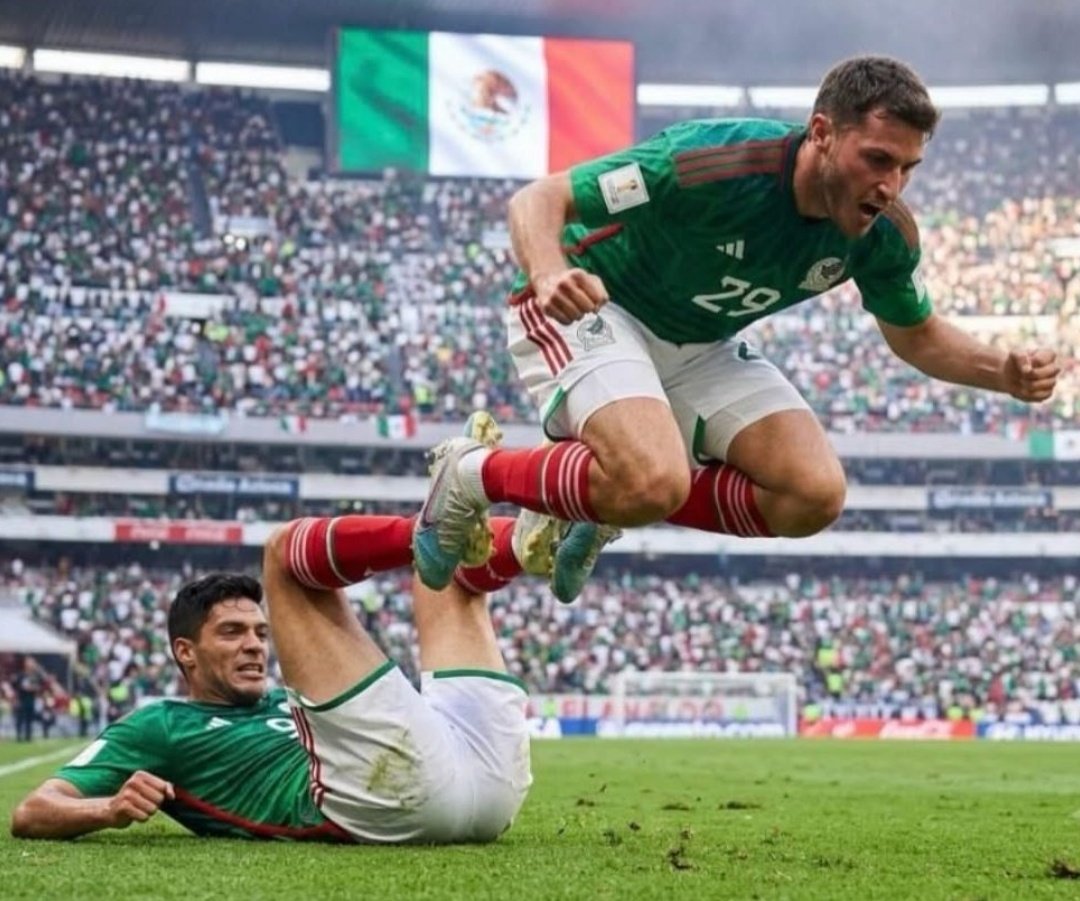 NeoCosmosSK's tweet photo. LOS PROHIBIDOS #MEXICO https://t.co/EaQbqQfbbv