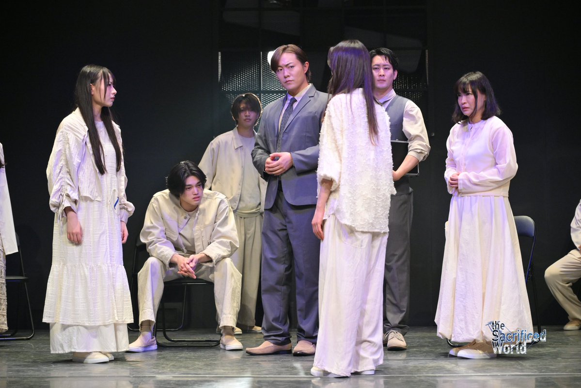 stage_cke's tweet photo. 【お見逃しはございませんか???】
気づけばあと3日で配信とDVD先行予約締め切り……?!
#TSW2026
#TSW2026青 
 #TSW2026赤 
非売品ブロマイド特典付きDVD先行予約締切6/21 23:59まで
📚公演DVDの予約&amp;グッズ詳細はオンラインへ⬇️※DVDは9月頃完成予定
https://t.co/Tfrp68Brdu https://t.co/CMnhVJAd5X