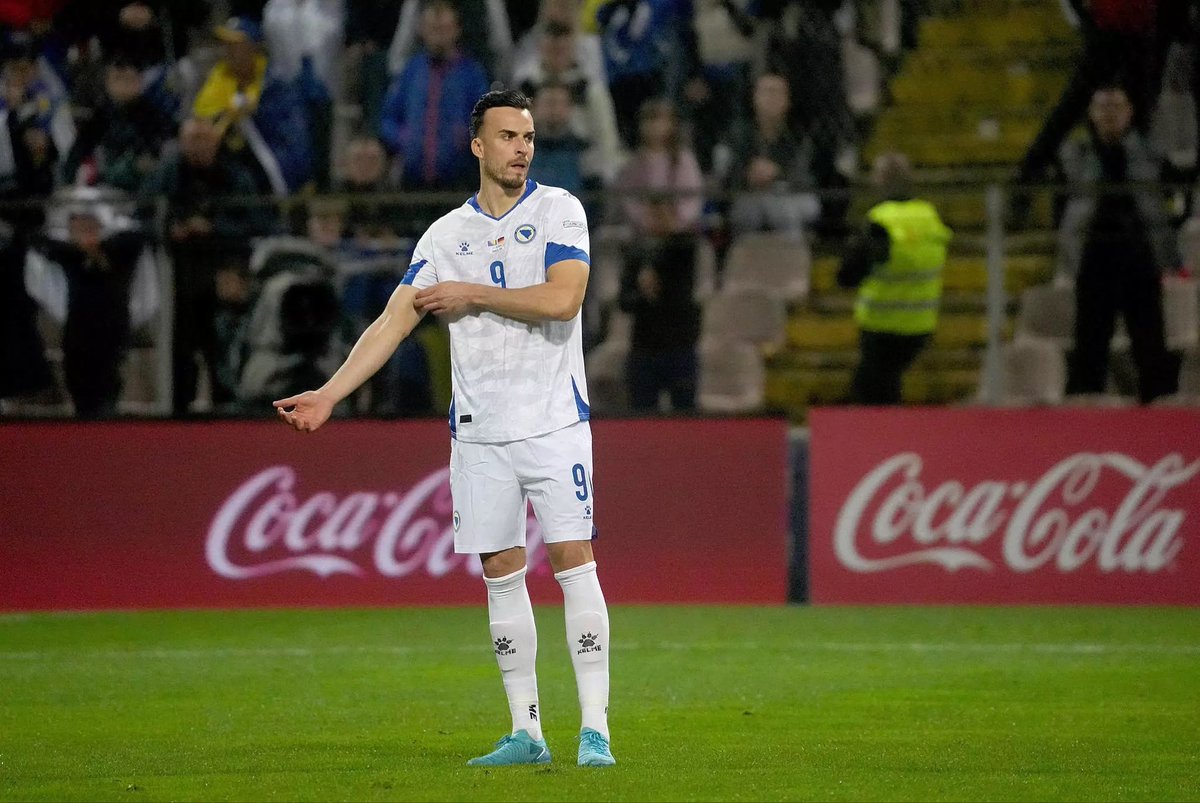 BosniaNTBall's tweet photo. Edin Dzeko and Haris Tabakovic will be available against Switzerland tomorrow! #FIFAWorldCup #BIHSUI 🇧🇦🇨🇭 https://t.co/m1sMpwNO6z