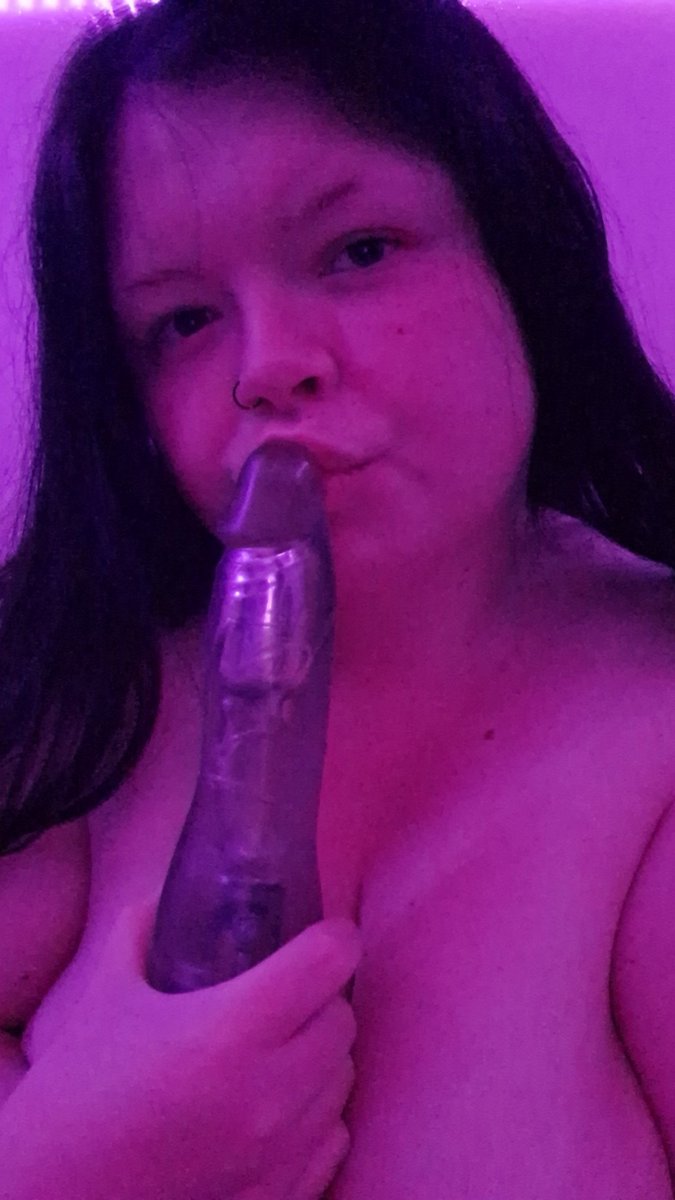 thickumz690's tweet photo. Who wants to see how deep this can go? 😩 Add my snap ahsgirl2017  #nudes #nsfw #nsfwtwtًً  #bbw #selling https://t.co/EMpMvKo7fd