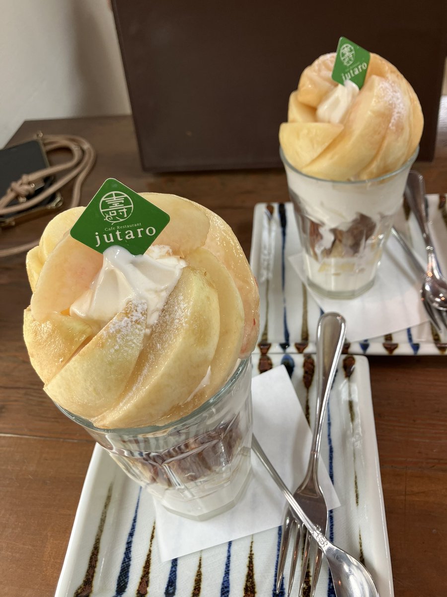 Vrx2I8's tweet photo. 今日は、奥さんと桃🍑パフェ！
美味〜い^_^
#ジュタロウ https://t.co/t7ekeDvnIa