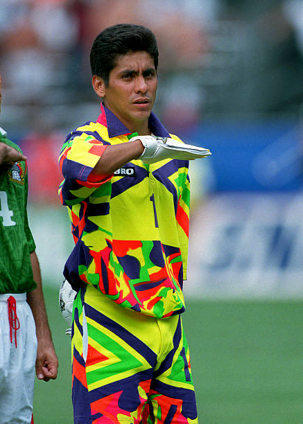 JustFreshKicks's tweet photo. Known for his flashy kits, Jorge Campos designed many of his own jerseys and is now finally getting his own collection 🇲🇽⚽️ https://t.co/KHdOfYyCEm