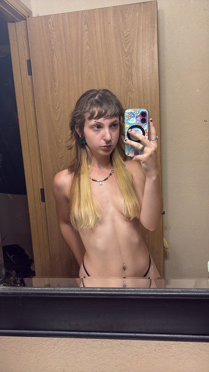 BlueStrike24's tweet photo. come say hiiii i’m active on that one site :pp https://t.co/zVV9dsRQDl