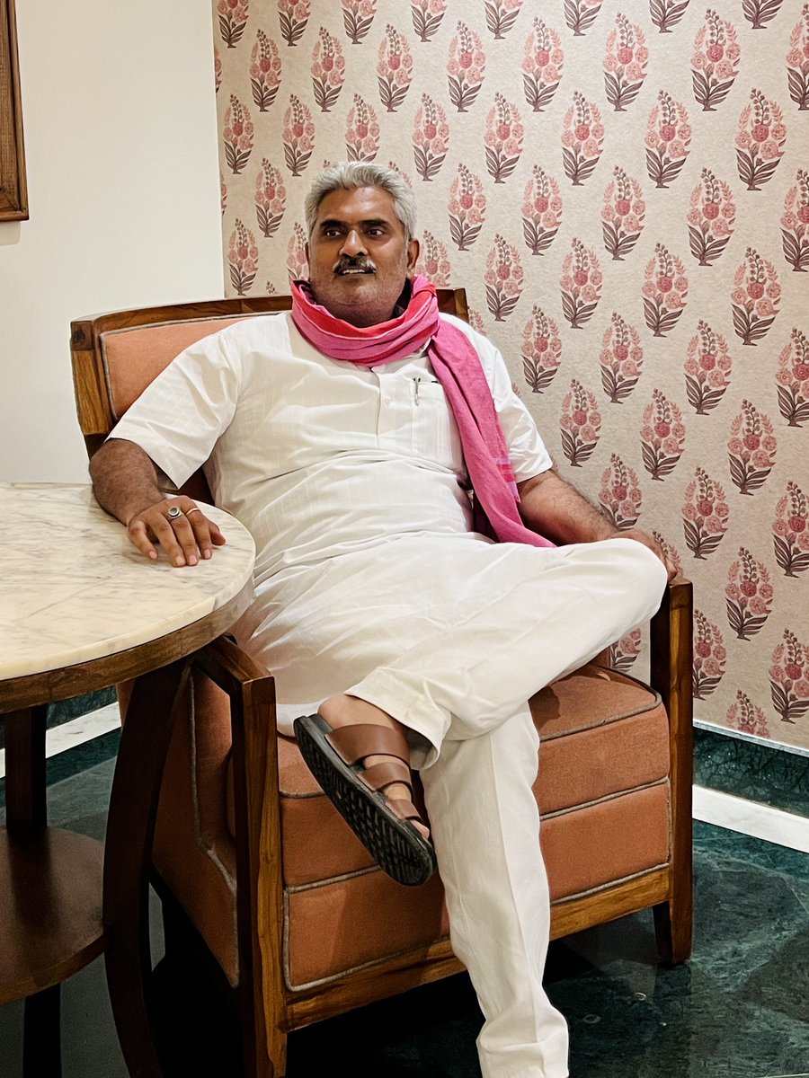 amitjnp76's tweet photo. जनता के विश्वास और बुजुर्गों के आशीर्वाद से जनसेवा वाली सियासत की विरासत का यह सफर तीन पीढ़ियों के साथ और विश्वास से निरंतर जारी हैं।❤️💚
#arjunputra https://t.co/6p2Cffj8DX