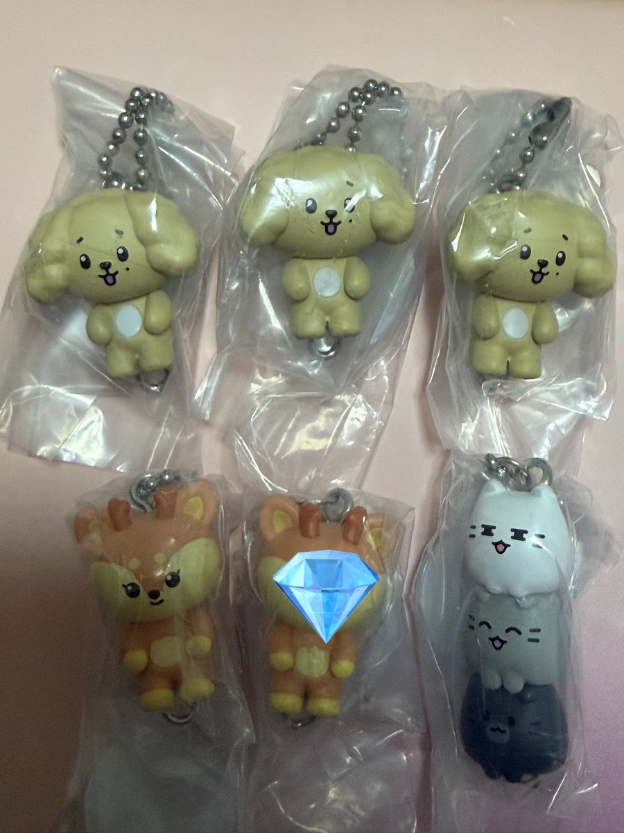 lotsarnny's tweet photo. SEVENTEEN   セブチ　MINITEEN   ミニティーン　ガチャ　交換
【譲】⛓️：ドギョム、ジョシュア
　　🦀：ジュン

【求】ミンギュ⛓️、エスクプス⛓️🦀、ジョンハン🦀⛓️ 

🇰🇷ケレン手渡し、都内手渡し優先
郵送対応可
条件合う方、よろしくお願いしますm(_ _)m

#セブチ交換　#SEVENTEEN交換 https://t.co/BZaNvuEka6