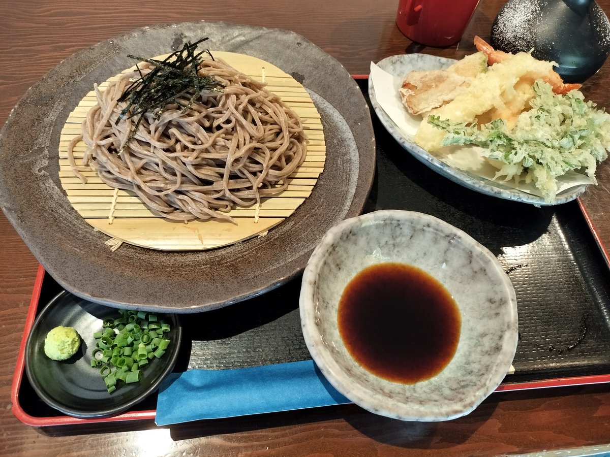 kikulin110's tweet photo. 調布「出雲そば　やくも」コシがあって美味しかった、天麩羅も。日本酒、十四代を置いてるのも良き。 https://t.co/yOieub3rmv