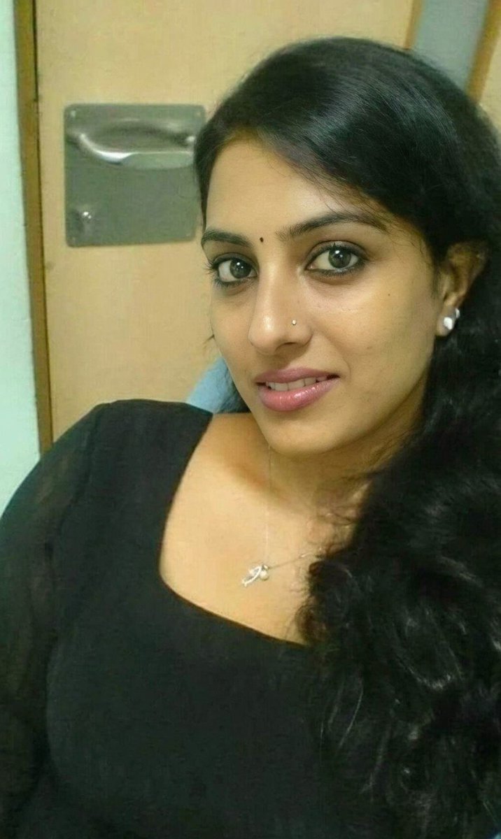 villan_ajith_'s tweet photo. Name : Anitha Anu 
Real name : OG Anitha Nair 
Born : 20-09-1995
Age : 30 age 
Birth place : kerala,india 
Hair colour : Black
Face type : Natural colour 
Body measurement : 38-34-40
Carrior : she is in IT professional in kerala She is famous for video calling 
And video services 
Marriage status : official not disclosed 
Relationship : May be Multiple Not clear datas
Revenue : 1 Million USD $
