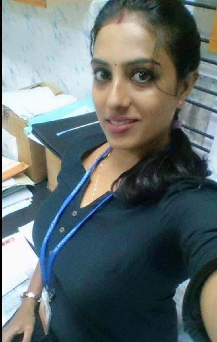 villan_ajith_'s tweet photo. Name : Anitha Anu 
Real name : OG Anitha Nair 
Born : 20-09-1995
Age : 30 age 
Birth place : kerala,india 
Hair colour : Black
Face type : Natural colour 
Body measurement : 38-34-40
Carrior : she is in IT professional in kerala She is famous for video calling 
And video services 
Marriage status : official not disclosed 
Relationship : May be Multiple Not clear datas
Revenue : 1 Million USD $