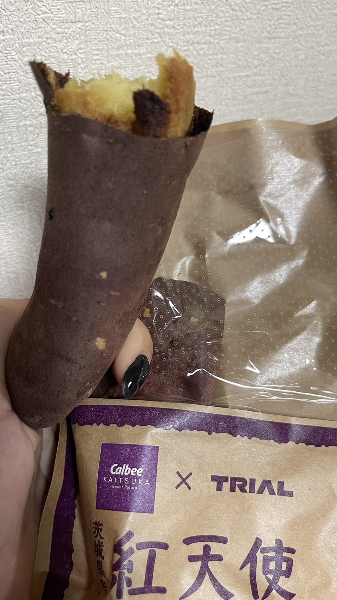 POM_13GROUP's tweet photo. まよ肉さんから芋貰った🍠⸜(* ॑꒳ ॑*  )⸝
昼ごはん？おやつ？がてらに
頂いております( ˙༥˙ ) https://t.co/S9T59TzF18