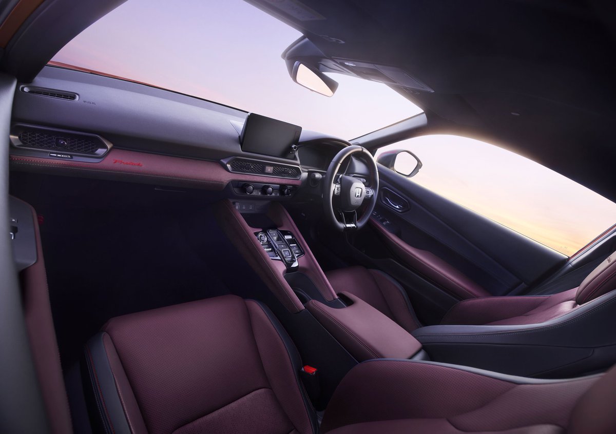 CarClip_com's tweet photo. 【ホンダ、プレリュードに特別仕様車「2027 Limited Edition」を設定。価格は630万6300円】
◽プレリュードに特別仕様車「2027 Limited Edition」を設定し、2026年8月20日（木）に発売
◽これに先立ってホームページで公開し、全国のHonda Carsで受注を開始

◽2027 Limited Editionは、エクステリアに艶やかさと深みを追求した専用カラーのプレミアムクリスタルガーネット・メタリックを、インテリアにはボルドーとブラックのコンビシートを採用
◽外装と内装の深紅の組み合わせが上質な大人の世界観を演出する特別なモデル
◽価格は6,306,300円

↓詳しくはこちら↓
https://t.co/lq2Q7vNef6