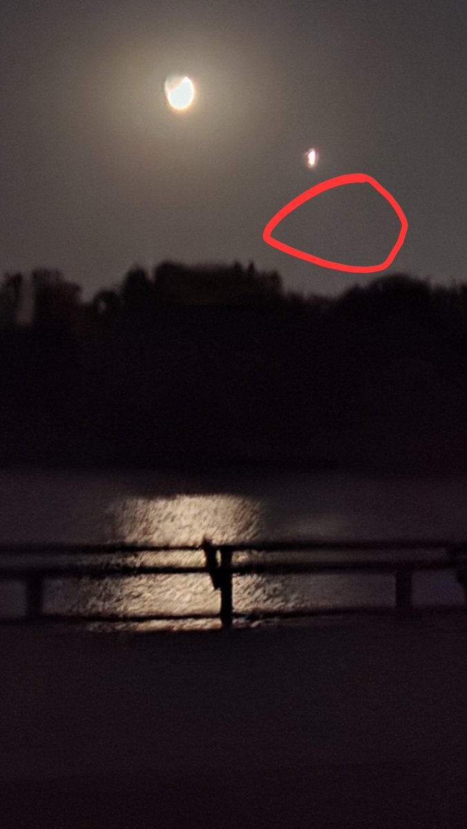 taotegroyper's tweet photo. >go fishing with @ArkTyrannus
>see bright light here for about an hour, assume it's a star
>not moving, not doing anything weird other than being unusually bright
>we turn around later and it's gone https://t.co/zgK6J2Yqgj