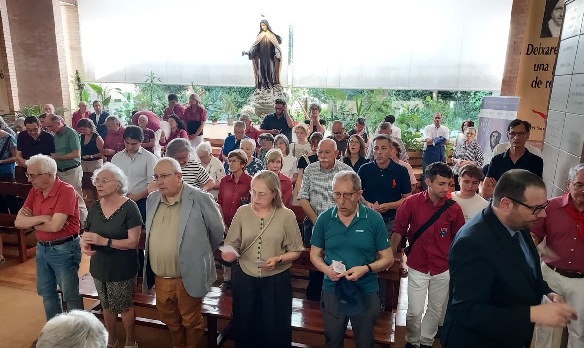 Antoni_Gelonch's tweet photo. Emotiu comiat al Dr. Joan Viñas al Santuari de Santa Teresina de Lleida, en una església plena d gom a gom d’afecte, agraïment i esperança. Salutació dls @CdLleida i testimonis i homilia plens d sentit i d’amor cristià. Q al cel ens hi puguem trobar! DEP. https://t.co/iQJmxmC1jS
