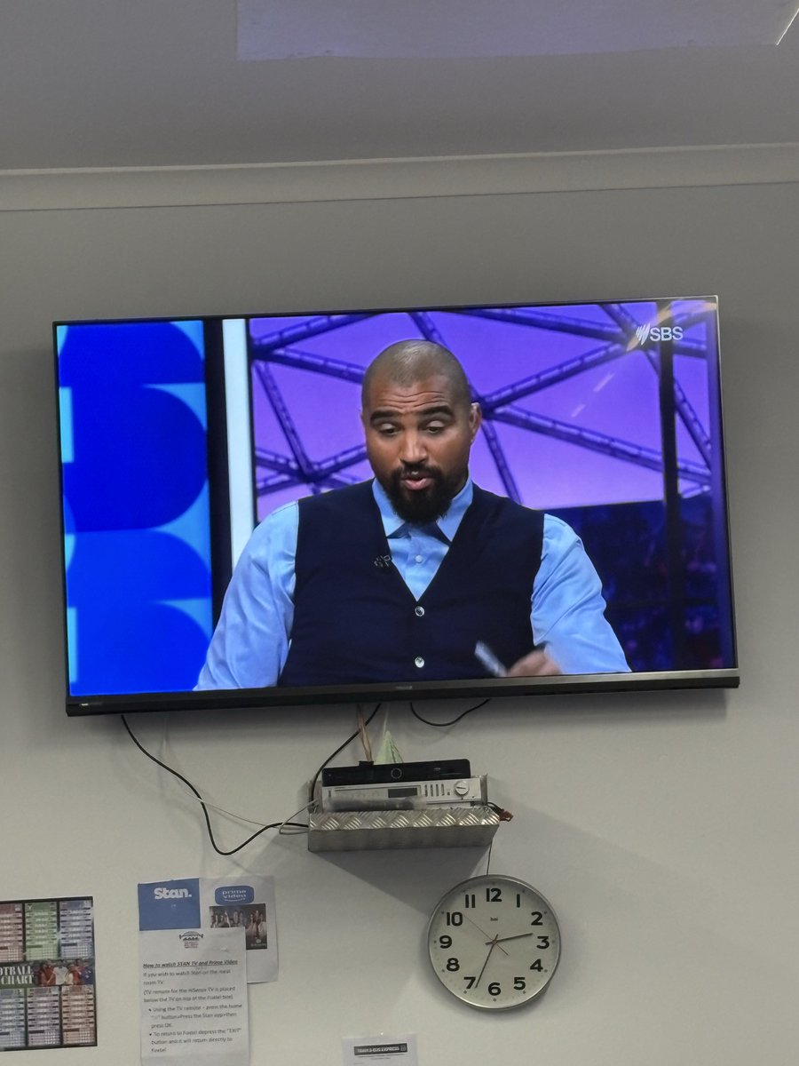 MauschP's tweet photo. @inside_ffm 
Schaut mal wer im australischen Fernsehen als Experte tätig ist…👑 ein wenig Eintracht flavor Down Under https://t.co/CIK53Ro99i