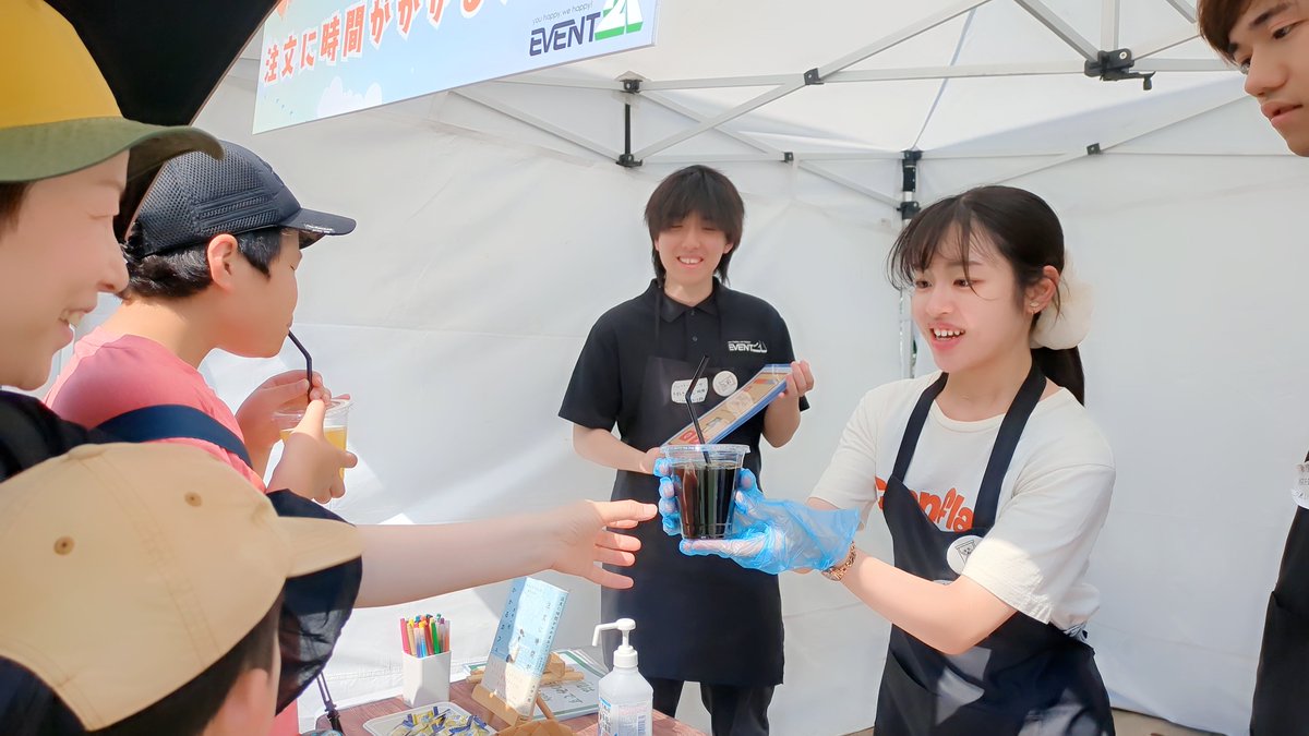 kitsuoncafe's tweet photo. 🌼吃音カフェ大阪　大成功!🌼

吃音のある学生たちが接客の夢に一歩踏み出せるイベント「注文に時間がかかるカフェ」を大阪•箕面で1日限定で開催しました☕

吃音が出ても安心な環境で接客に挑戦し、86名のお客様にドリンクを提供しました✨ https://t.co/BeSTbDWcss