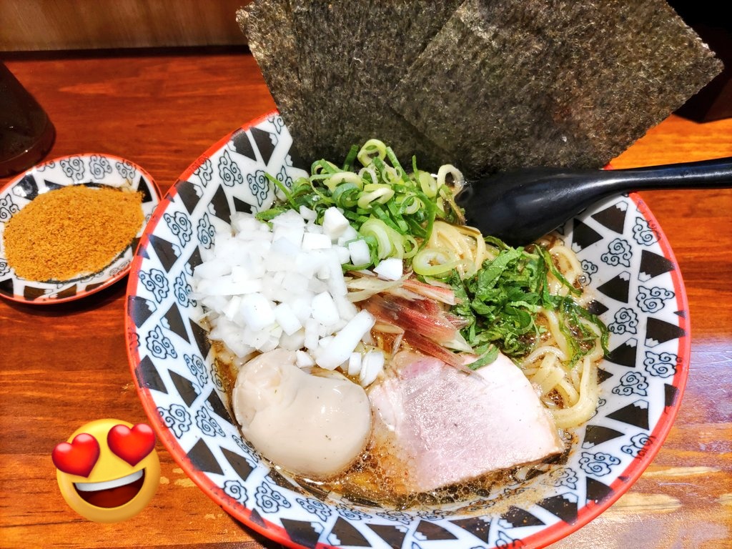 YukiMagnum's tweet photo. いんなみ家🍜

限定:にぼこん冷しらーめん(￥1000食券でオーダー可)
フライドオニオン抜き
T:■、🧅×2、🐟️粉×2
黒烏龍茶🫖
🥚😘

みょうがや青じそも入っていて、夏らしさを感じますね😊

『一期一会のその一杯に感謝🙏🍜』

#ラーメン
#いんなみ家
#上大岡
#京急線
#横浜市営地下鉄 https://t.co/Col0PfSS1d
