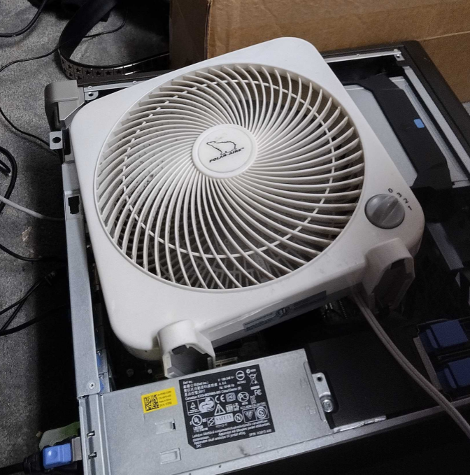 sapphicSpindash's tweet photo. try overheating now bitchass https://t.co/nEk1nC4AWK