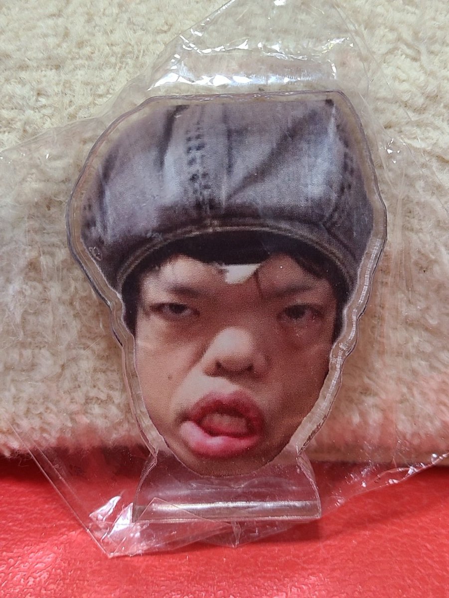kyouboupant's tweet photo. 大炎上中のこの男、自分のアクスタなんか作ってますよ！！ https://t.co/XWhwCnXQjJ