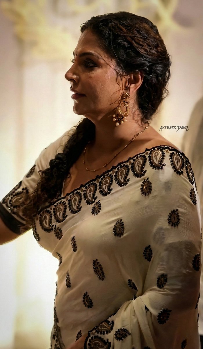Cb_backupid's tweet photo. Average Mallu Aunty 🤤 https://t.co/QAEwkeXzTX