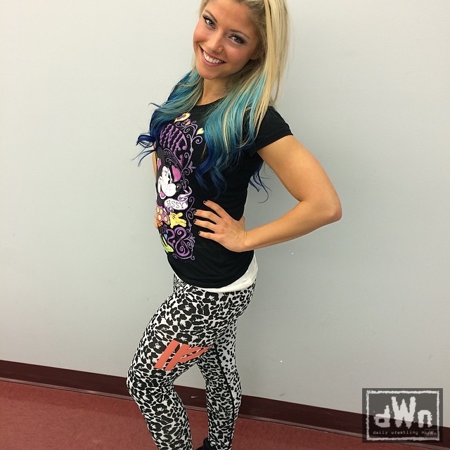 SuperheroRoxi's tweet photo. #WCW @mshydecan @SweetMrsSasha https://t.co/Qh532oSD78
