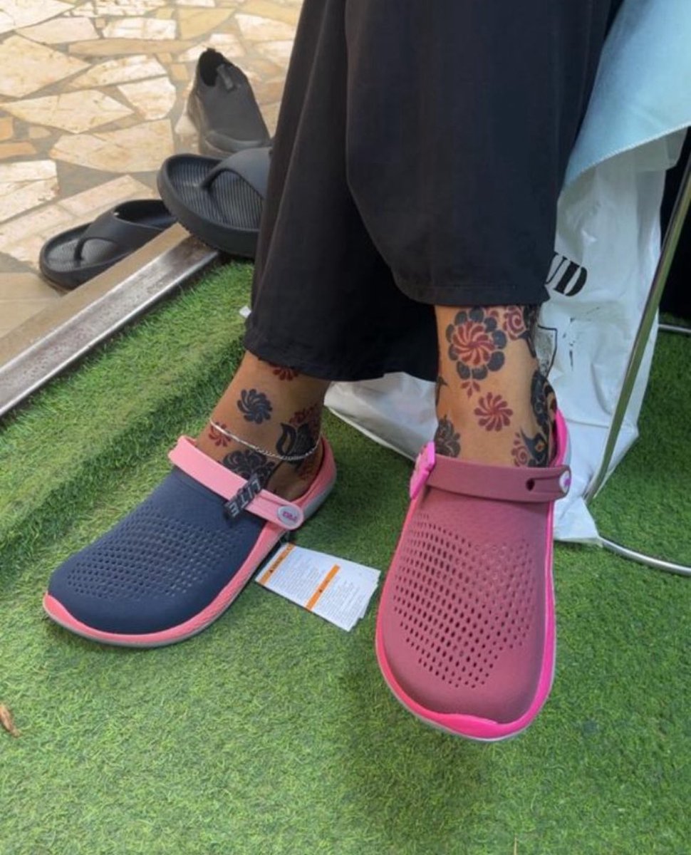 Dinero Crocs 🚚 tweet media
