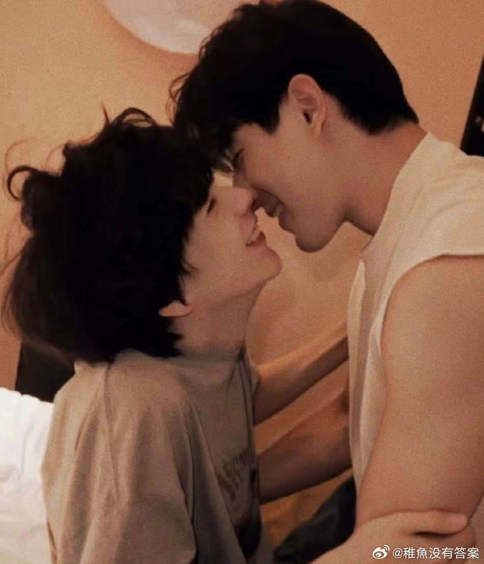 seoyesh's tweet photo. "are you a heartstopper gay or a heated rivalry gay?"
I am double helix.. Gay https://t.co/SonD5GNI27
