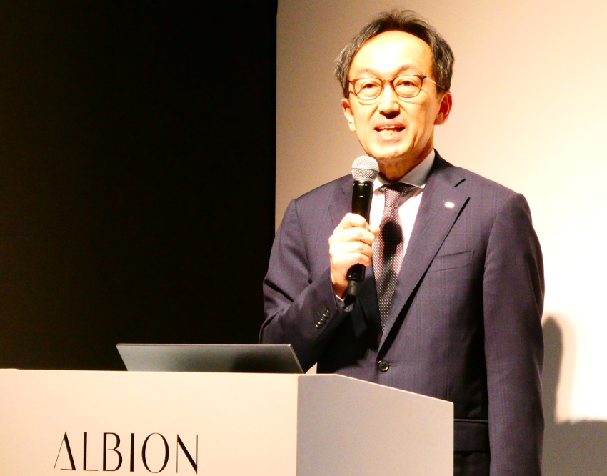 syukansyogyo's tweet photo. アルビオン、乳液発想のファンデ投入～うるおいで仕上げる新発想のベースメイク

粧業日報 2026年6月18日号 1ページ

【カンタンに言うと】
◎乳液発想に基づく処方設計と角層ケア技術の開発
◎新エマルジョンによる角層構造と柔軟な化粧膜形成技術

https://t.co/kgazWg2mc5 https://t.co/hOgOXwbFsb