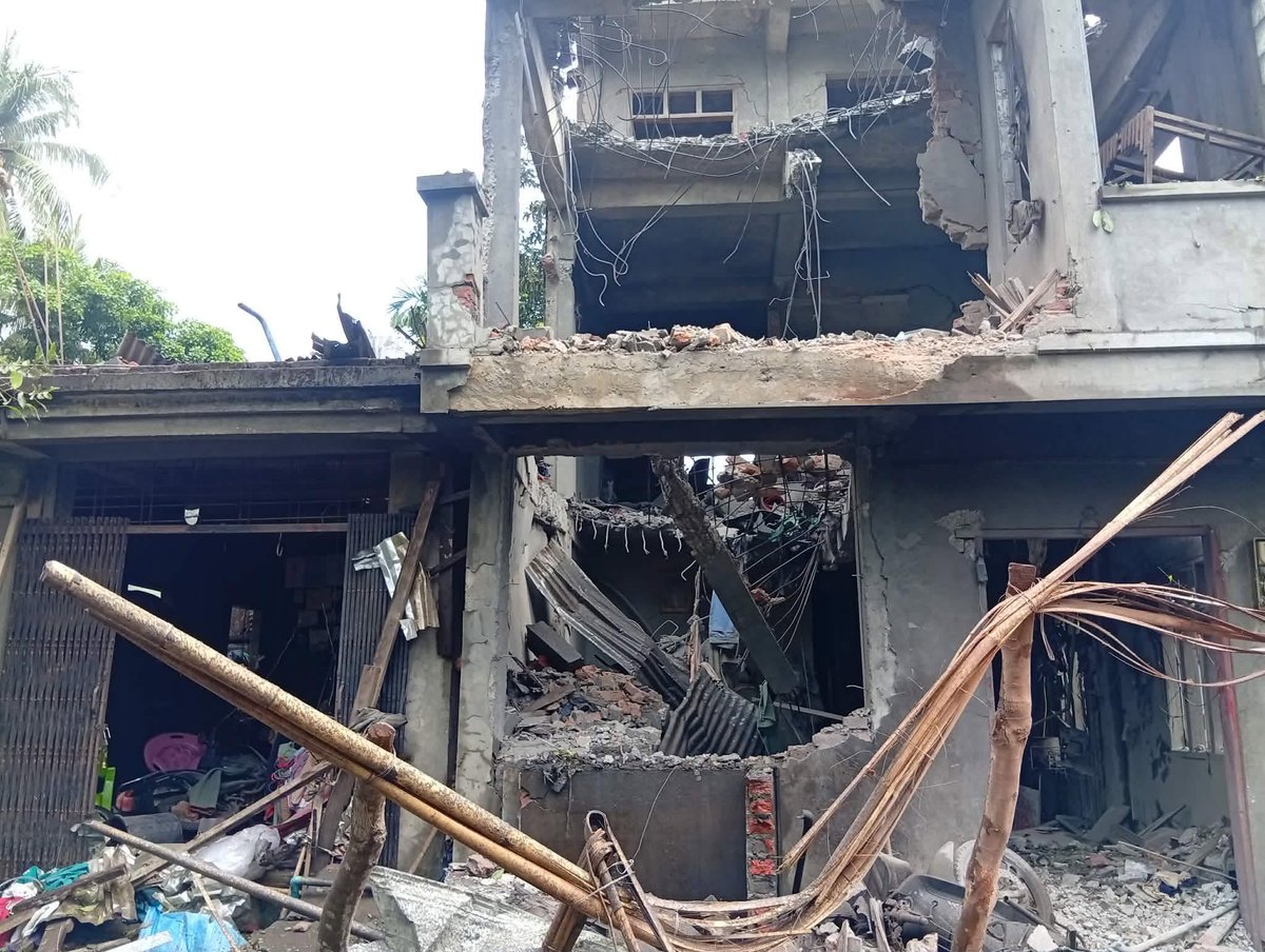IrrawaddyNews's tweet photo. Myanmar military warplanes bombed urban wards in Arakan Army-controlled Kyauktaw Township, Rakhine State, on Wednesday, killing eight civilians and injuring 17, locals said. (Photo: Wai Hun Aung/KTYA) #WhatsHappeningInMyanmar https://t.co/mqrpHA2Czb