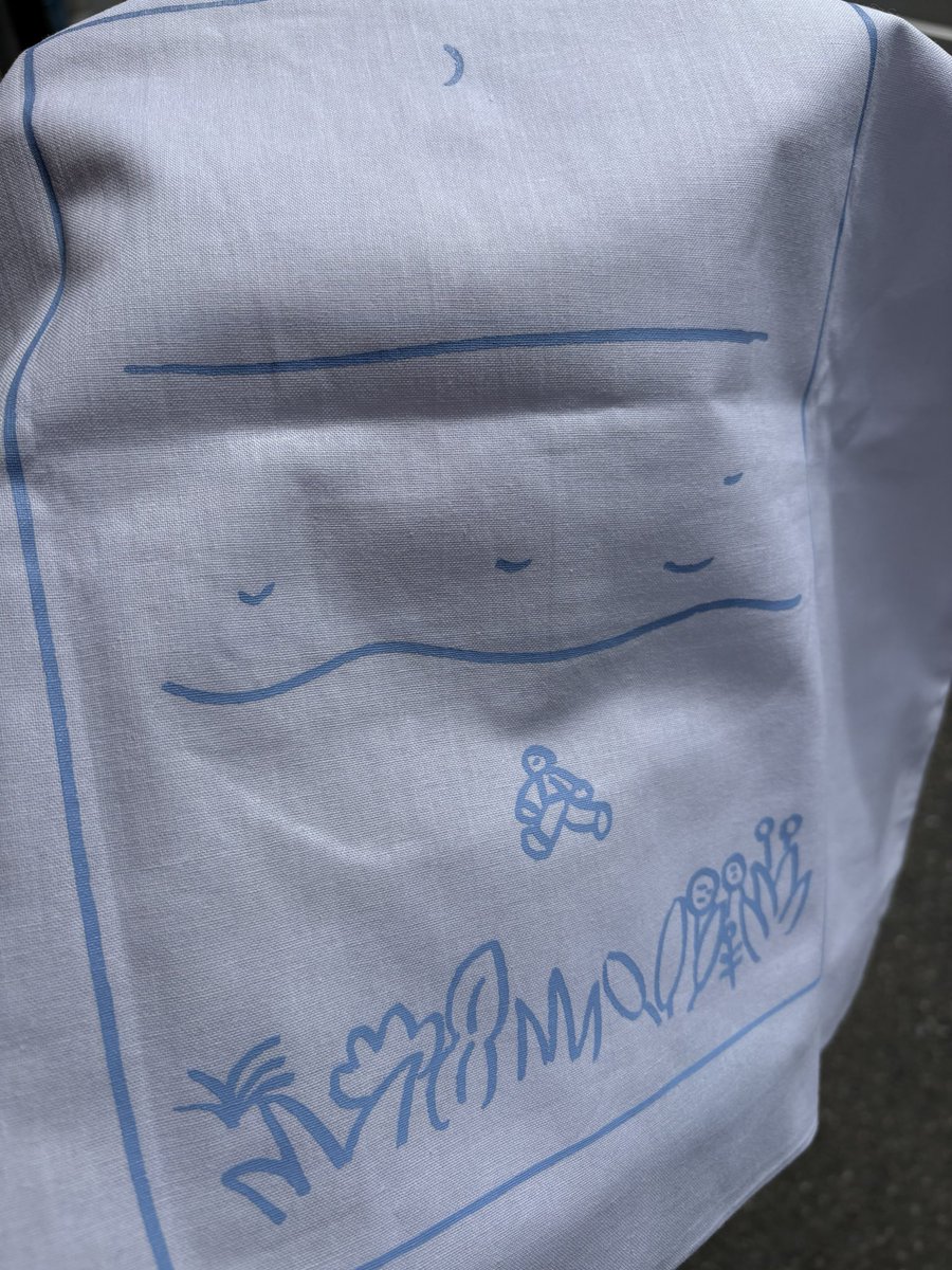 FOLKbookstore's tweet photo. おとなり子どもの本屋ぽてともオープンしました。展示壁では北林みなみ『ぼくのもり』原画展
〜6/28(日)月曜休
開催中です！トートバッグも販売中です！両面プリントで星と犬、月と人が描かれています。
通販にもアップしました！
https://t.co/IFCZBy4COr https://t.co/VFreug8shI