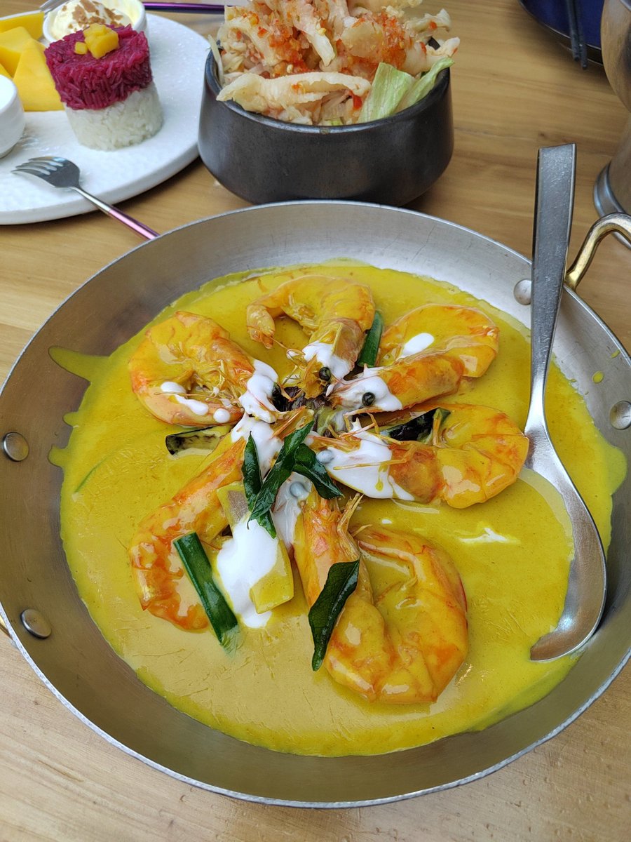 VJQvOYMeY0CCoO3's tweet photo. Craving bold flavors Today’s dinner: Thai green curry with fragrant jasmine rice! Creamy, spicy, and 100% satisfying. https://t.co/zIFGUr2J1j