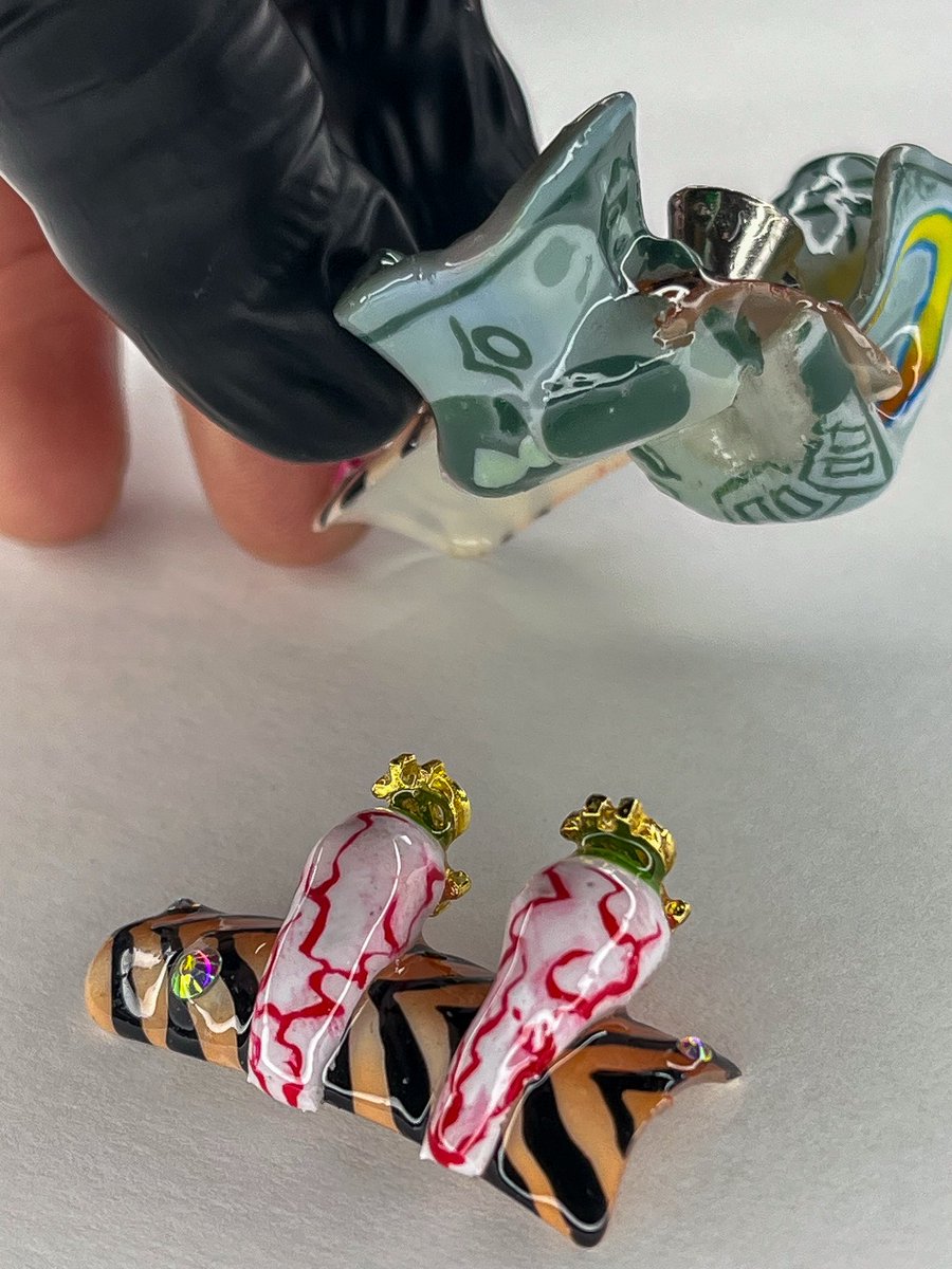 mntalnailsanity's tweet photo. they saw the opportunity and took it! :D https://t.co/5iHcOubTCx