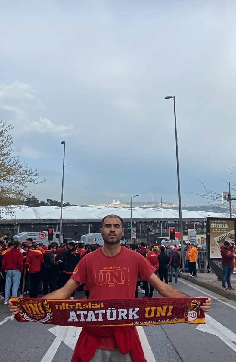uAUNIAtaturk's tweet photo. Tayfamızın eski başkanı, canımız, ciğerimiz Taha Durak ağabeyimizin doğum gününü kutlar, bir ömür sevdikleriyle; mutlu, huzurlu ve bol şampiyonluklu yıllar dileriz.

#ultrAslanUNI https://t.co/bXP3lKVFd8