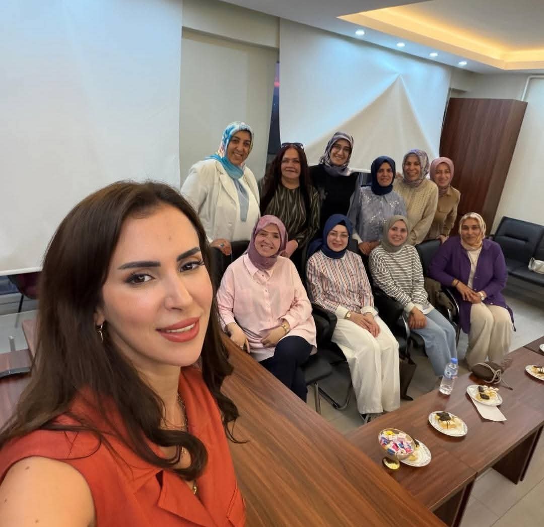 ebsbolu1kadin's tweet photo. Diyetisyen Kübra DAĞ
hocamıza, üyelerimize verdiği eğitim ile paylaştığı
kıymetli bilgiler ve değerli deneyimler için çok
teşekkür ederiz.
Sayesinde oldukça verimli ve keyifli bir vakit
geçirdik.
@Sdka_Aydin https://t.co/RU8IHStbLk
