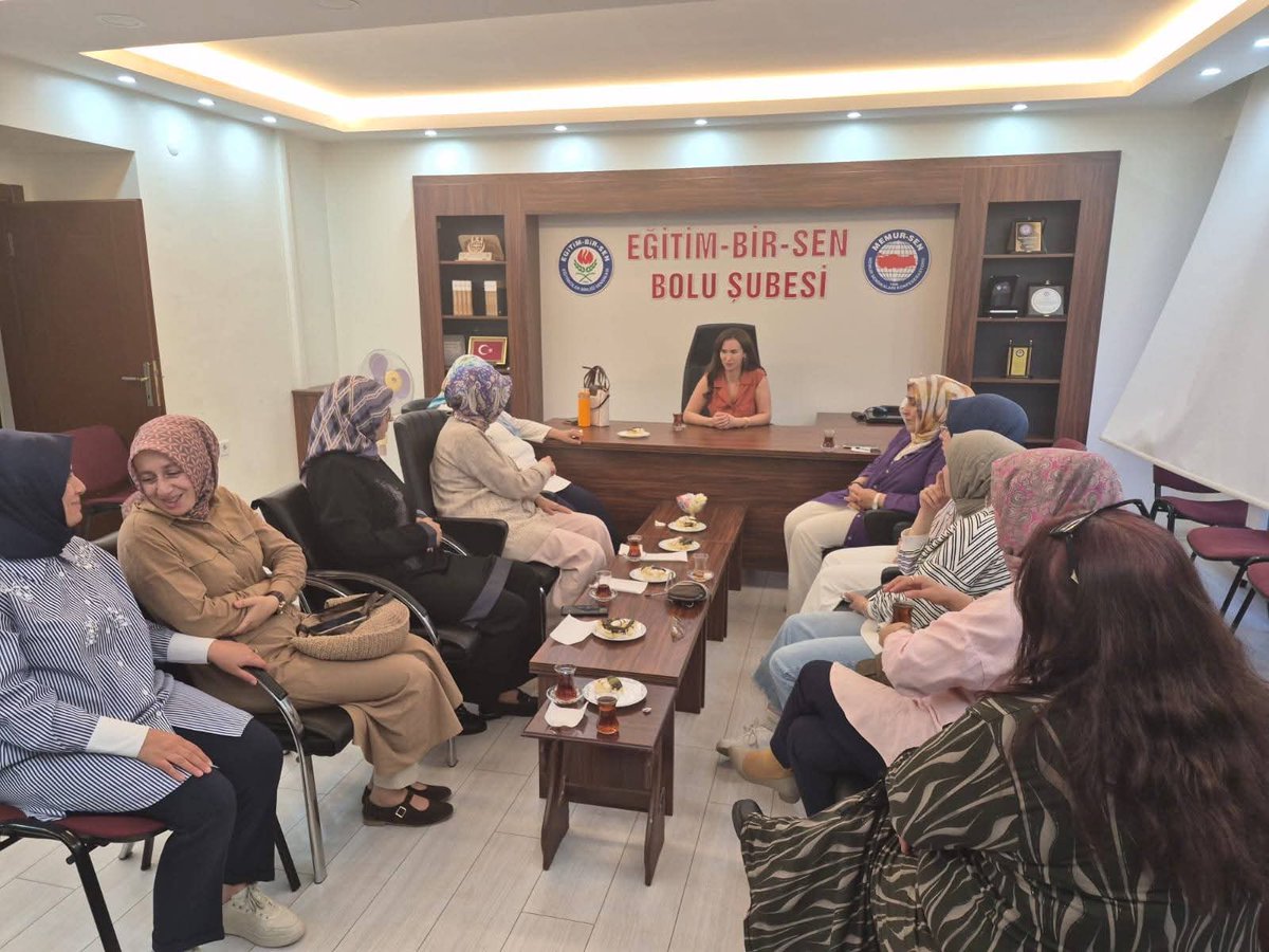 ebsbolu1kadin's tweet photo. Diyetisyen Kübra DAĞ
hocamıza, üyelerimize verdiği eğitim ile paylaştığı
kıymetli bilgiler ve değerli deneyimler için çok
teşekkür ederiz.
Sayesinde oldukça verimli ve keyifli bir vakit
geçirdik.
@Sdka_Aydin https://t.co/RU8IHStbLk
