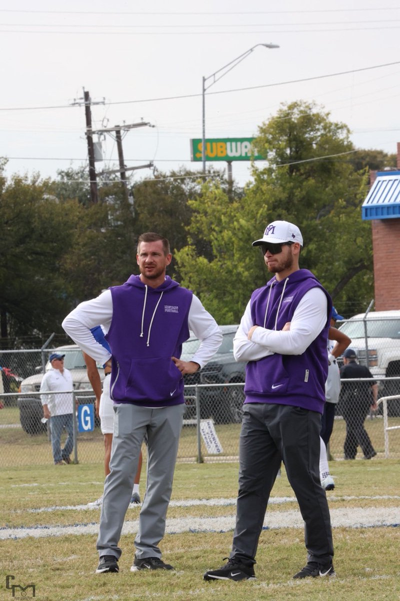 fbacrosstexas's tweet photo. Episode 75 of Beyond the Lights: Football Across Texas is up! Listen anywhere you get your podcasts. Sorry for late notice. It’s been a long day! Listen to Coach Logan Simmons of Dawson talk about what it’s been like taking over his first program!
https://t.co/ojDiR2Z7ku https://t.co/jISlft8eq2