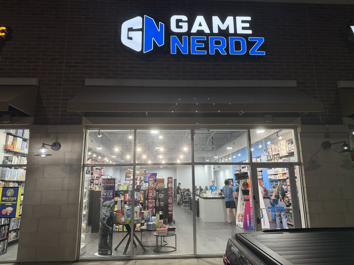 Paulostcg's tweet photo. BIG shoutout to @GameNerdzcom for hosting an amazing armory🤩

The Texas draft camp showed up and they gave out many free promos, playmats, an EA Shelter and even free pizza for everyone at the start(!!!) 

Thanks y’all it was a 10/10 experience🙏
#fabtcg https://t.co/2xmHZ5L9Hc