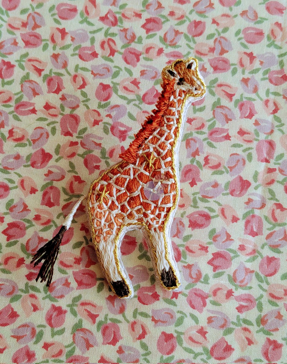 muu_cat_'s tweet photo. 同じように見えていつも違うキリンさん作ってます
#キリン #ウガンダキリン
#刺繍ブローチ #ヨコハマハンドメイドマルシェ
#hmj https://t.co/IoSlcylvqy