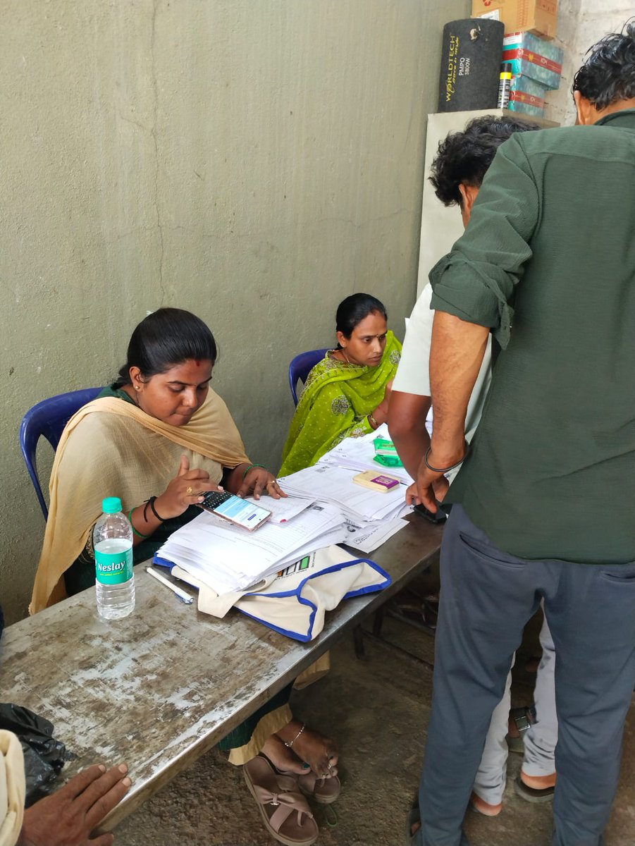 YSRCParty's tweet photo. హవ్వా.. ఏంటి ఈ ఘోరం?

నిబంధనల ప్రకారం ఇంటింటికీ వెళ్లి SIR ప్రక్రియ చేయాల్సిన బీఎల్‌వోలు, చిత్తూరు జిల్లా వి.కోటలో టీడీపీ కార్యాలయంలో కూర్చుని ఓటర్ల జాబితా సవరణ

స్థానికులు తిరగబడి తహసీల్దార్‌ను ప్రశ్నించగా.. బీఎల్‌వోలకు అది టీడీపీ కార్యాలయమని తెలియదంటూ సిగ్గులేకుండా సమాధానం 

SIR ప్రక్రియతో అప్రమత్తంగా ఉండండి.. మీ ఓట్లను కాపాడుకోండి!

#SIR